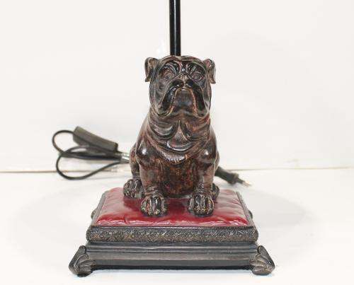 LAMPARA DECORADA. Motivo perro resina. Ref. 144834